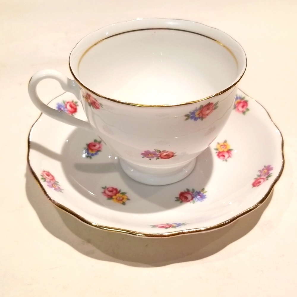 Vintage rea cup and SAUCE